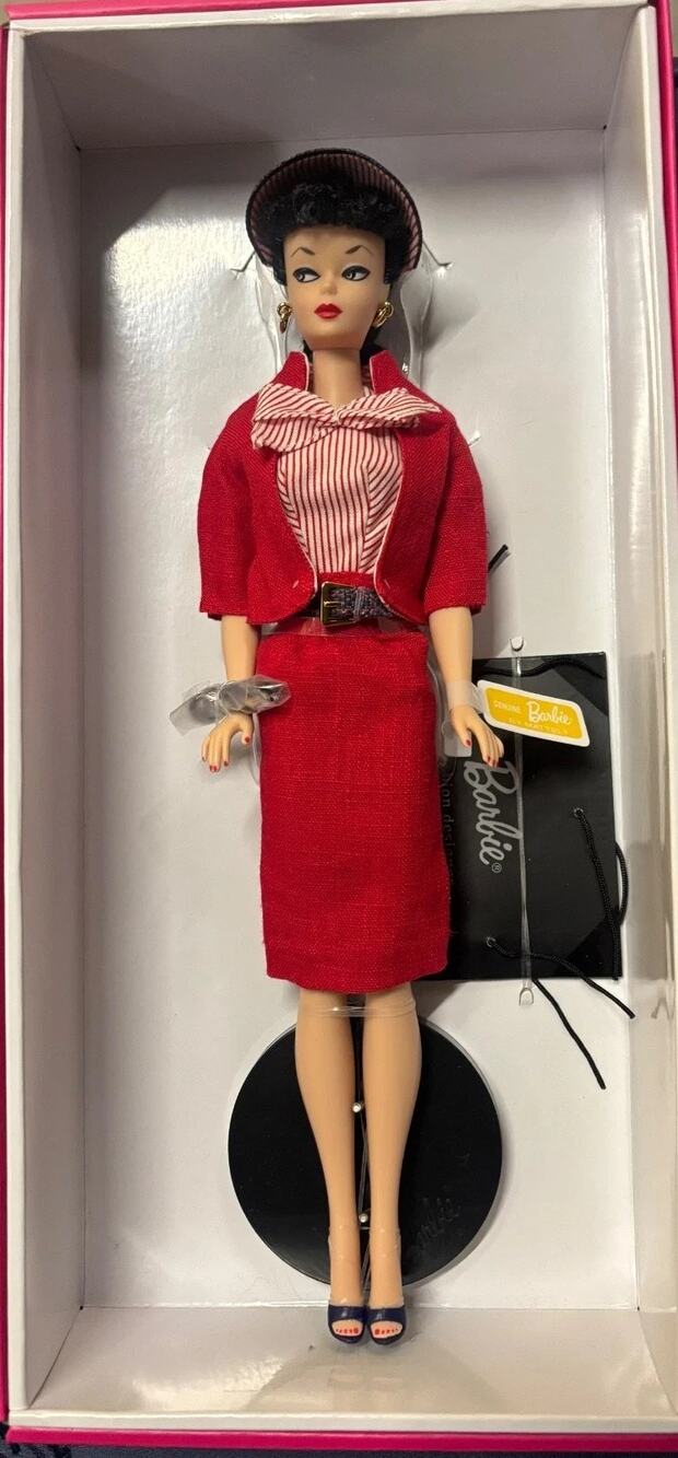 2018 Signature Silkstone Barbie Reproduction Busy Gal NRFB FXF26